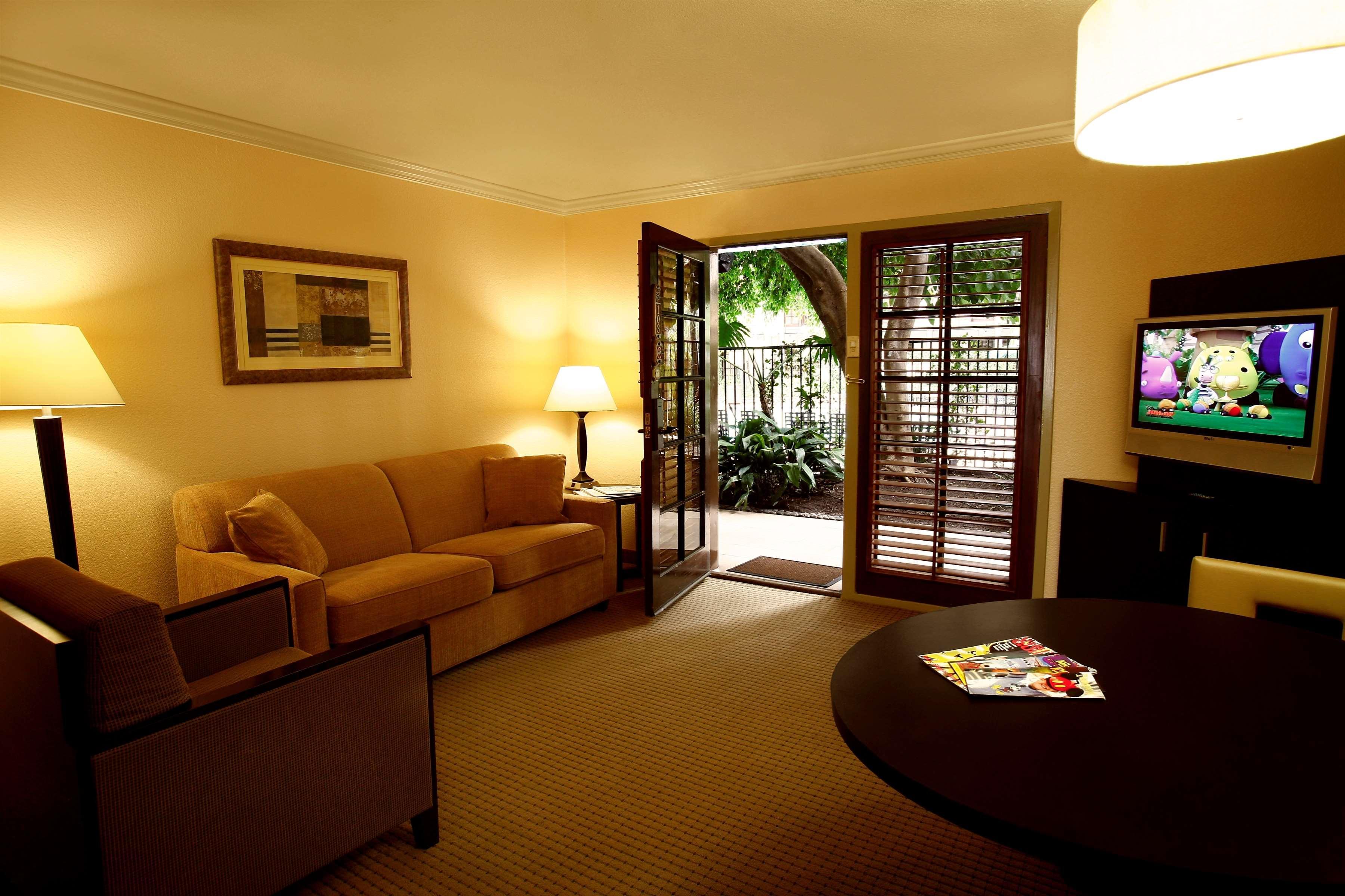 Buena Park Grand Hotel & Suites Exterior photo