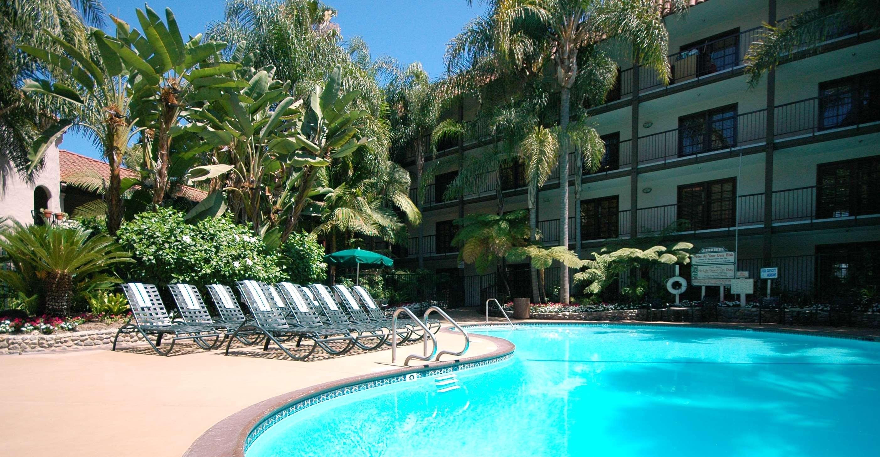 Buena Park Grand Hotel & Suites Exterior photo