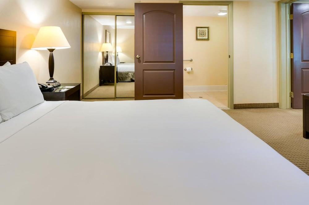 Buena Park Grand Hotel & Suites Exterior photo