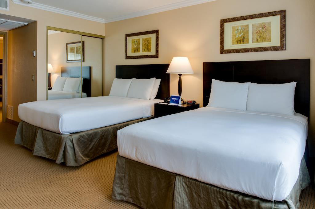 Buena Park Grand Hotel & Suites Exterior photo