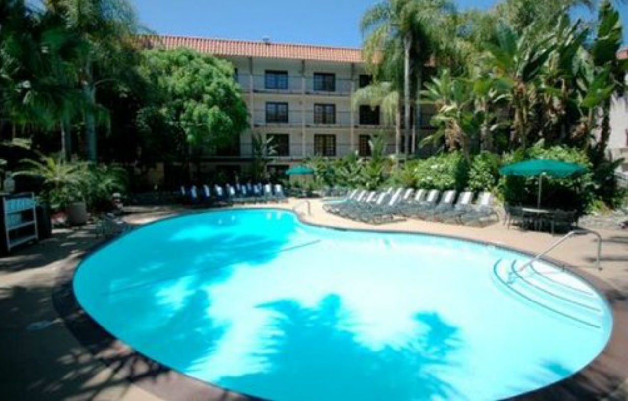 Buena Park Grand Hotel & Suites Exterior photo